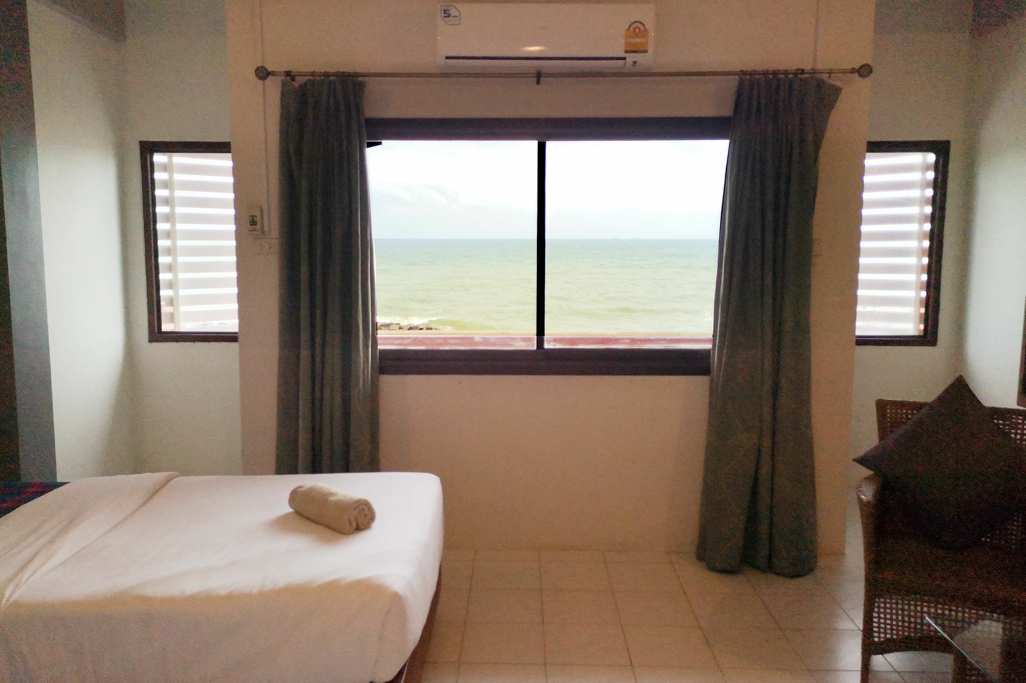 Gao Saengchan Beachfront Rayong Bagian luar foto